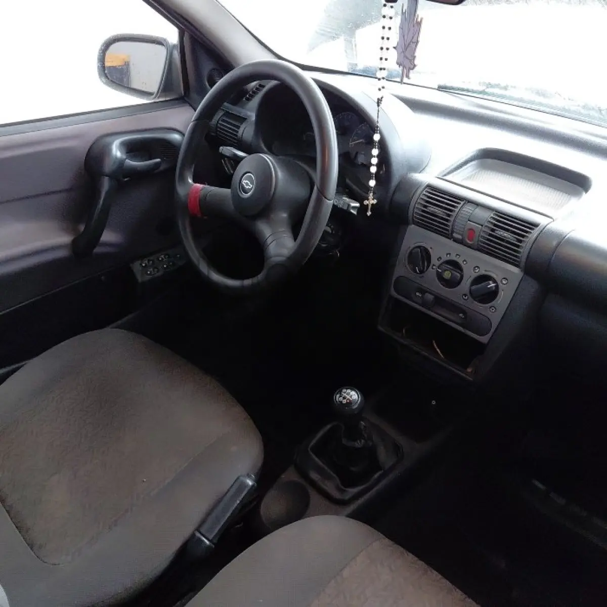 LOTE 006 - GM CLASSIC - ANO 2004/2005 - SICOOB CREDICARU