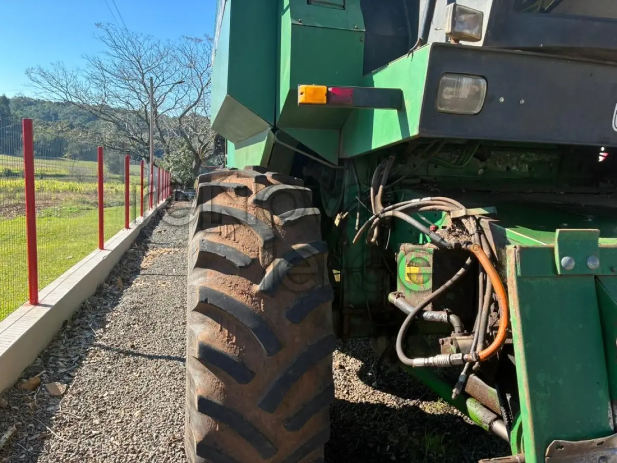 LOTE 013 - COLHEITADEIRA SLC 7200 - ANO 1988 - CRESOL MISSÕES FRONTEIRA - DEPOSITADO EM CERRO LARGO/RS