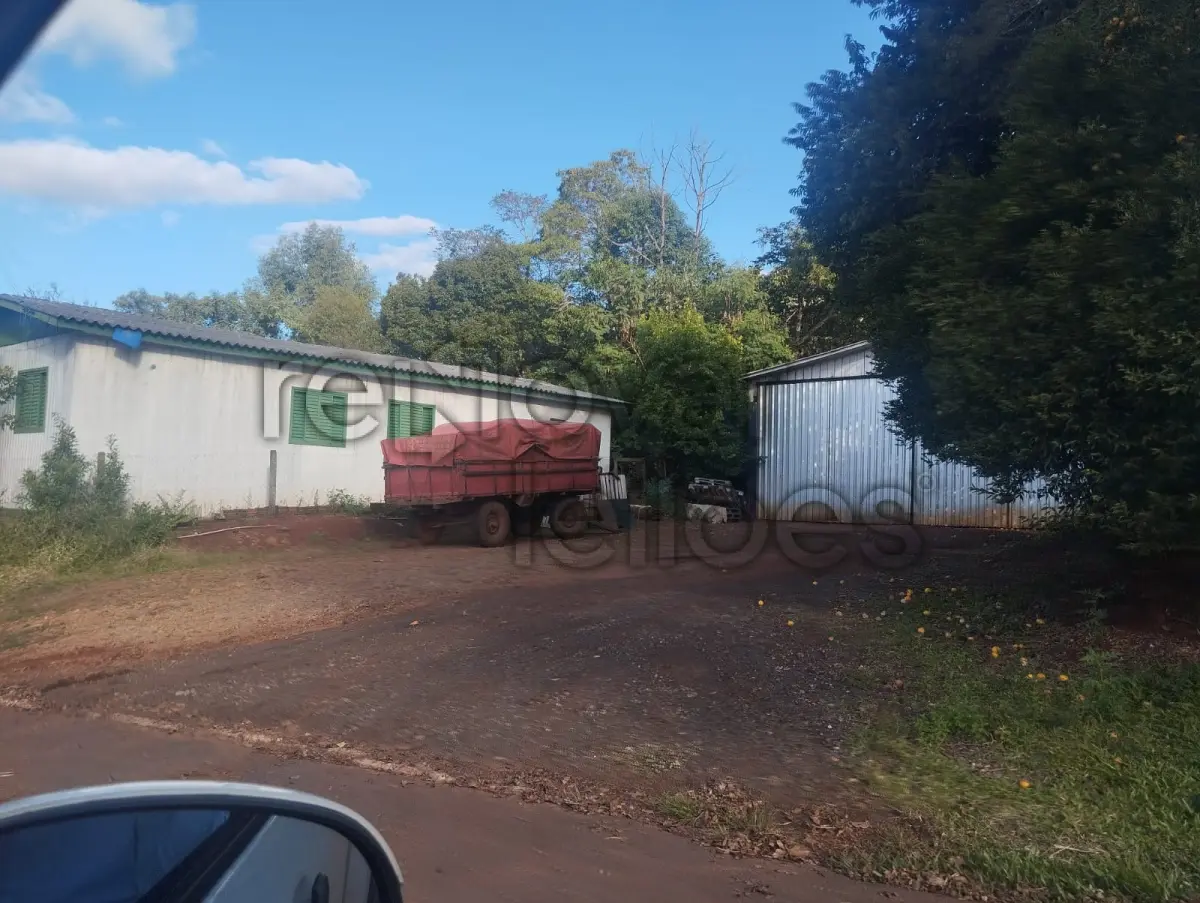 LOTE 001 - GALPÃO DE MADEIRA C/ 200,00 M² - CAMPO NOVO / RS