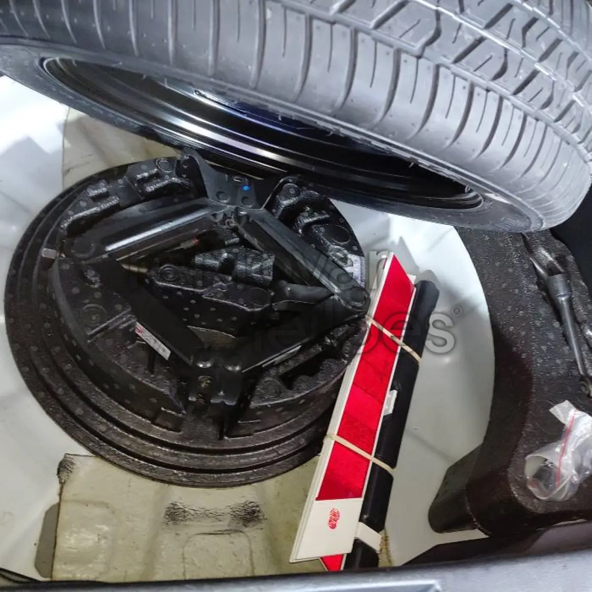 LOTE 011 - JEEP RENEGADE SPORT AT - ANO 2020/2021 - COMPLETO - SICREDI CAMINHO DAS ÁGUAS