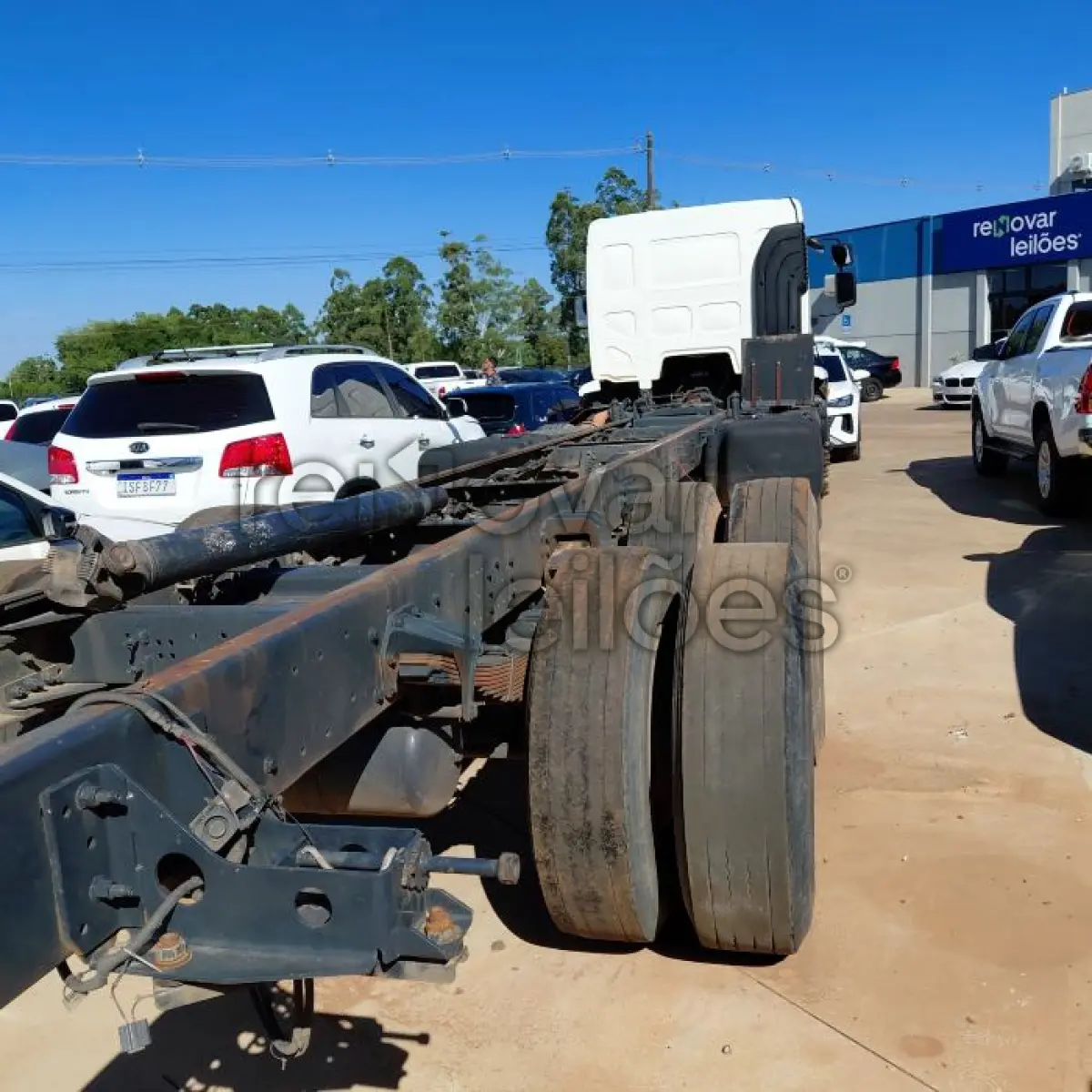 LOTE 001 - VOLVO VM 330 8X2R - ANO 2020/2021 - COMPLETO - SICREDI SERRANA - RECUPERADO DE SINISTRO