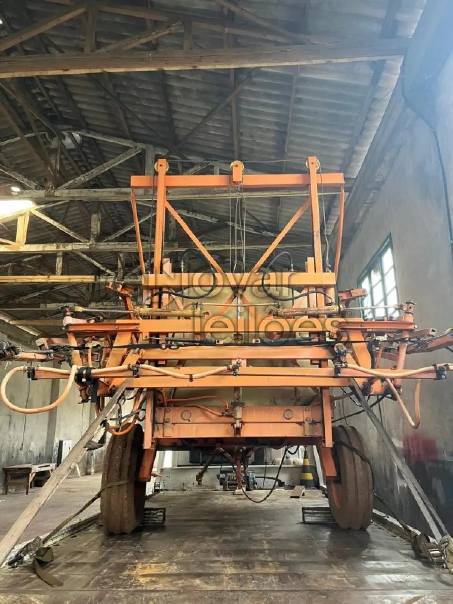 LOTE 008 - PULVERIZADOR JACTO PJ100 - ANO 2015 - CRESOL CENTRO SERRA - DEPOSITADO EM CURITIBANOS/SC