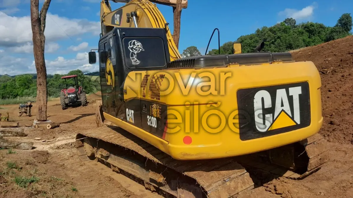 LOTE 005 - ESCAVADEIRA CARTERPILLAR 320 DL - ANO 2011 - CRESOL CENTRO SERRA - DEPOSITADO EM CURITIBANOS/SC
