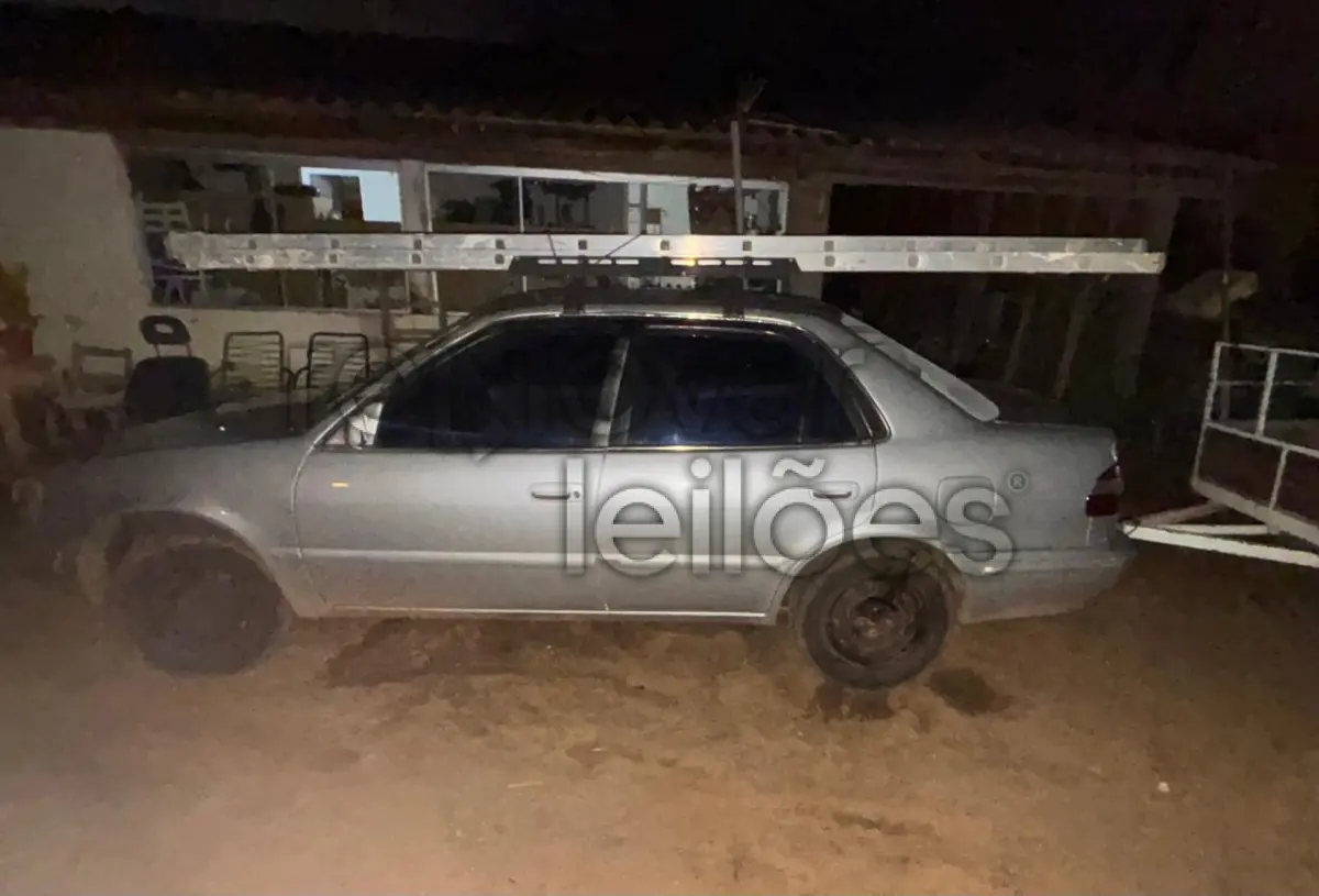 LOTE 004 - TOYOTA/COROLLA XEI, ANO 1999, PLACA M*****0