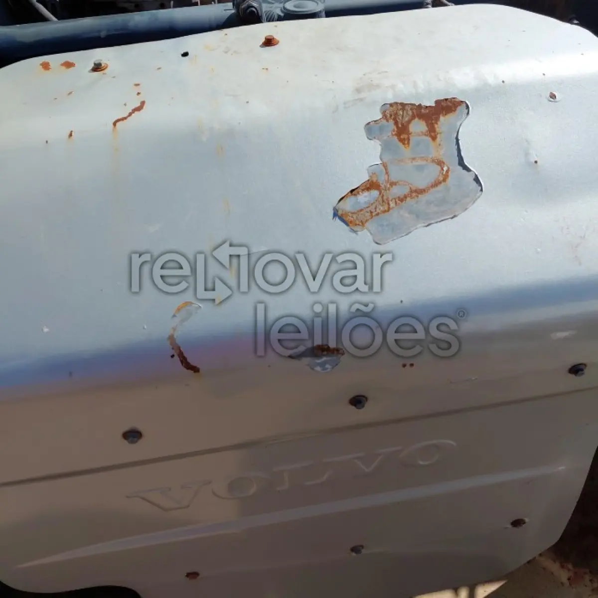 LOTE 001 - VOLVO VM 330 8X2R - ANO 2020/2021 - COMPLETO - SICREDI SERRANA - RECUPERADO DE SINISTRO