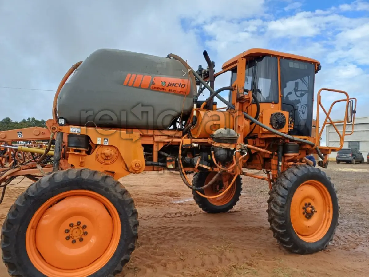 LOTE 029 - PULVERIZADOR JACTO UNIPORT 2500 - ANO 2008 - CRESOL CONFIANÇA - DEPOSITADO EM SANTA MARIA/RS