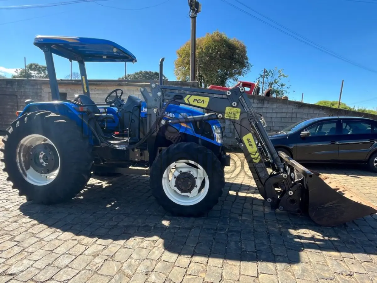 LOTE 009 - TRATOR NEW HOLLAND TLS 80 C/ CONCHA FRONTAL - ANO 2023 - CRESOL CENTRO SERRA - DEPOSITADO EM CURITIBANOS/SC