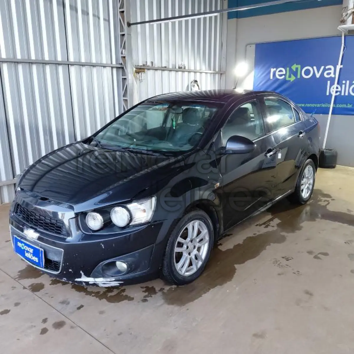 LOTE 005 - CHEVROLET SONIC LTZ NB AT - ANO 2013/2013 - COMPLETO -  SICREDI INTERESTADOS - INDÍCIO  DE SINISTRO E PASSAGEM POR LEILÃO