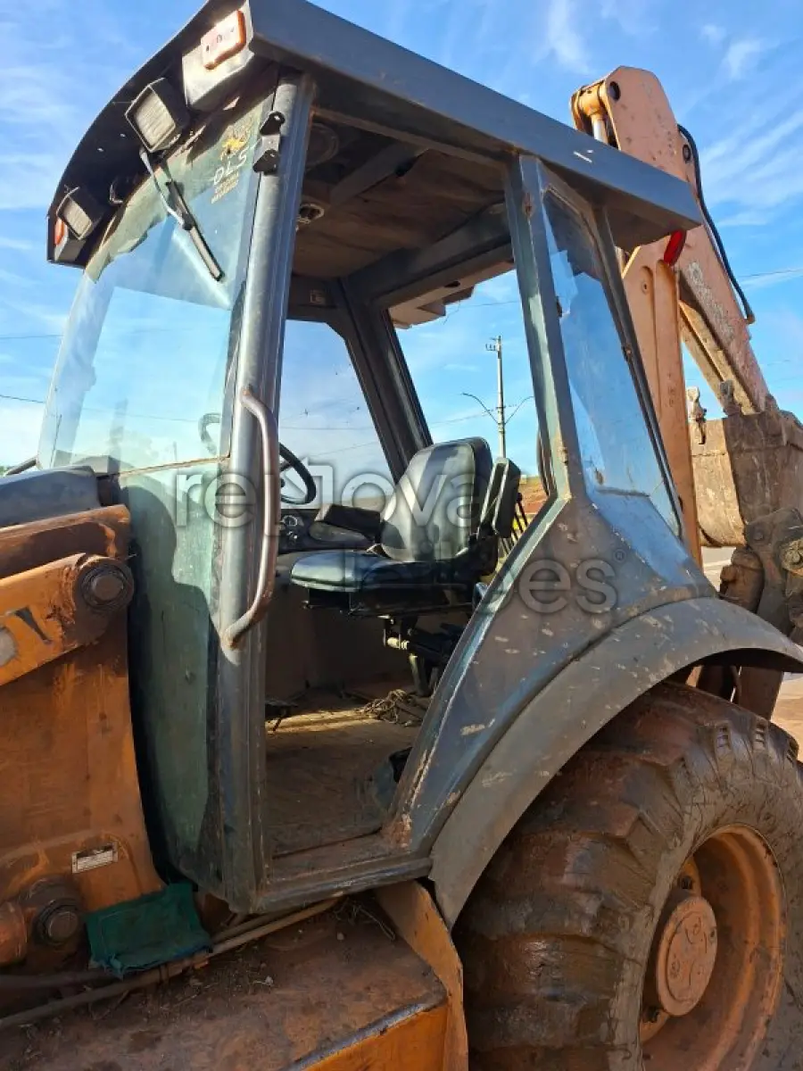 LOTE 003 - RETROESCAVADEIRA CASE, MODELO 580M