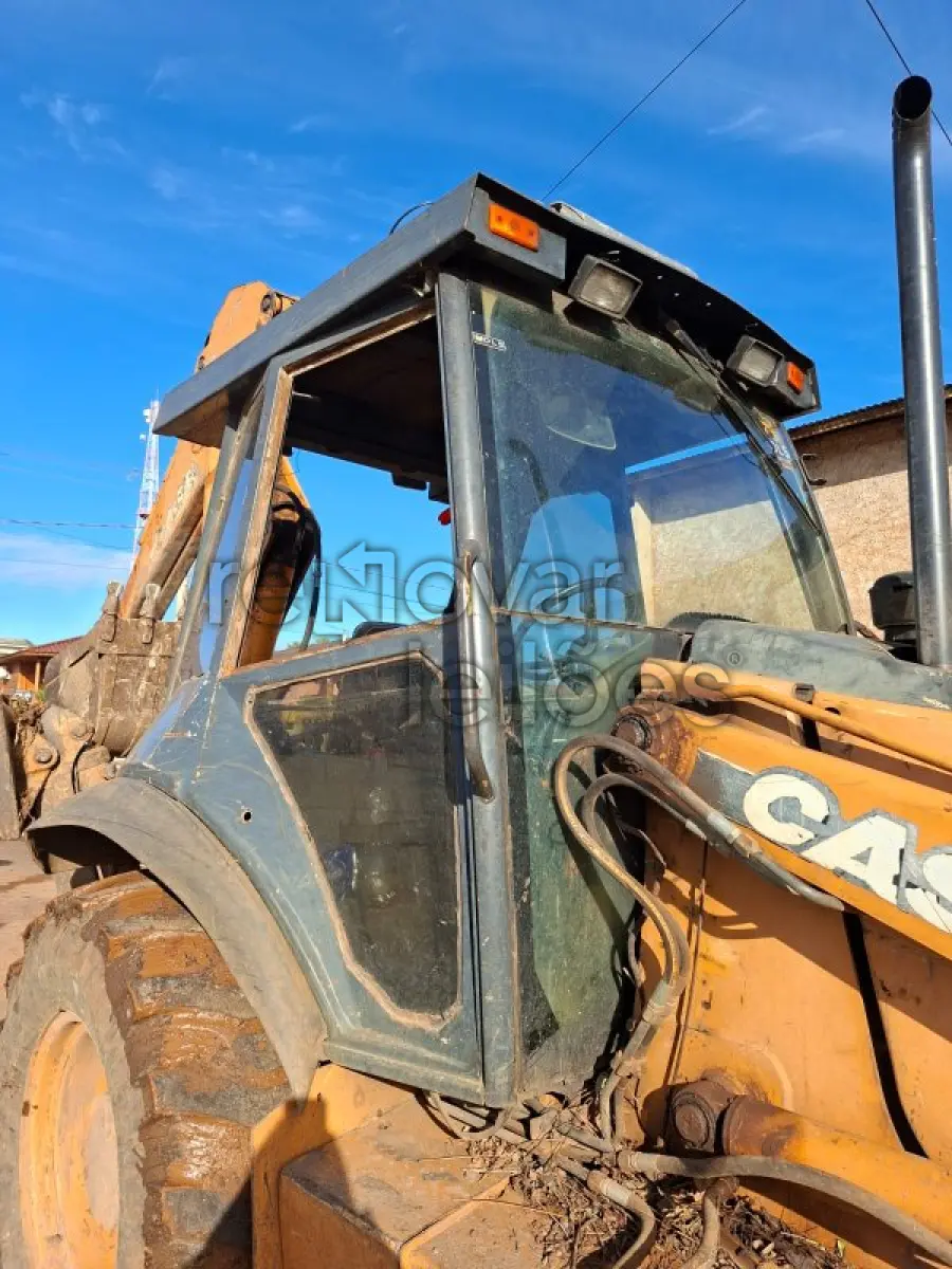 LOTE 003 - RETROESCAVADEIRA CASE, MODELO 580M