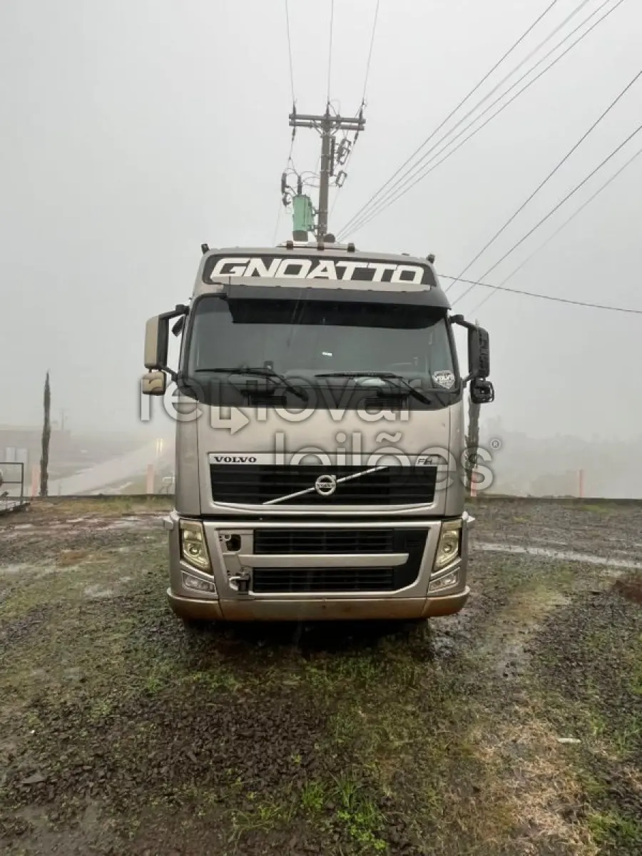LOTE 018 - VOLVO FH 440 6X2T - ANO 2009/2010 - CRESOL CONFIANÇA - DEPOSITADO EM PAIM FILHO/RS