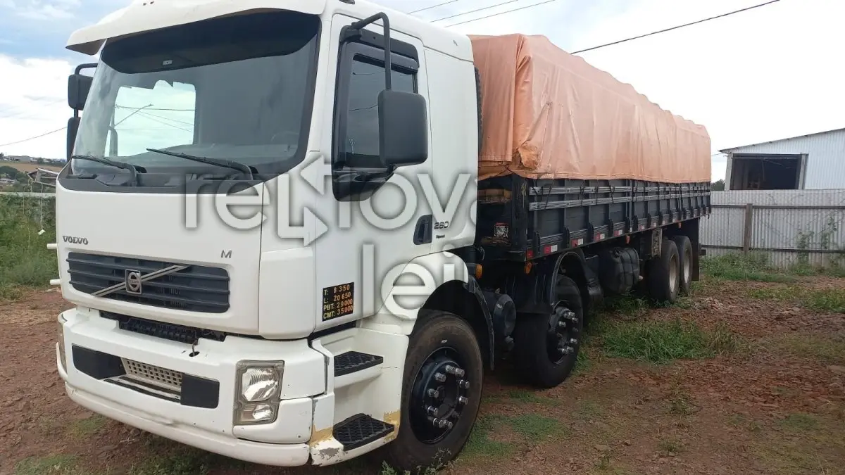 LOTE 013 - VOLVO VM 260 - ANO 2011/2011 - CRESOL ESSÊNCIA - DEPOSITADO EM SANTO CRISTO/RS