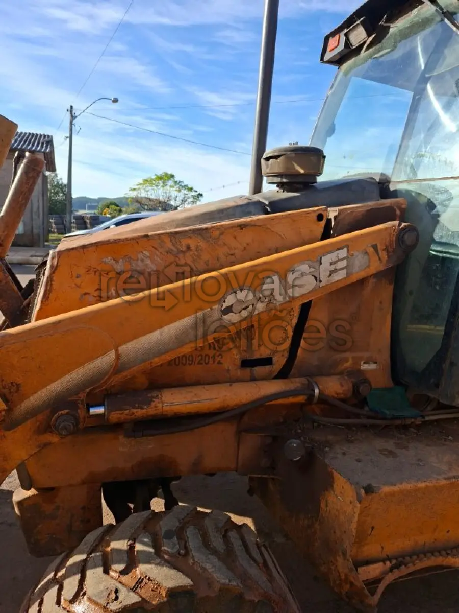 LOTE 003 - RETROESCAVADEIRA CASE, MODELO 580M
