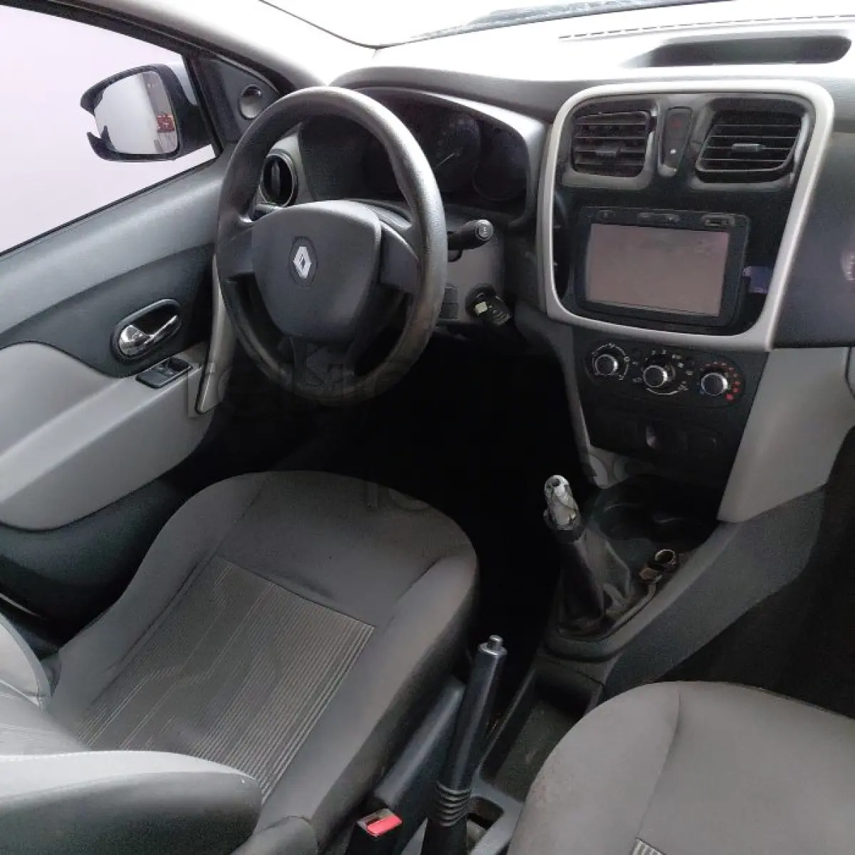 LOTE 018 - RENAULT LOGAN EXPR 10 - ANO 2016/2017 - COMPLETO - SICREDI GERAÇÕES