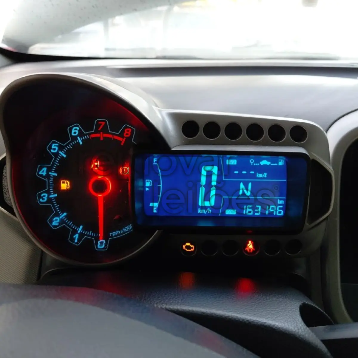 LOTE 005 - CHEVROLET SONIC LTZ NB AT - ANO 2013/2013 - COMPLETO -  SICREDI INTERESTADOS - INDÍCIO  DE SINISTRO E PASSAGEM POR LEILÃO