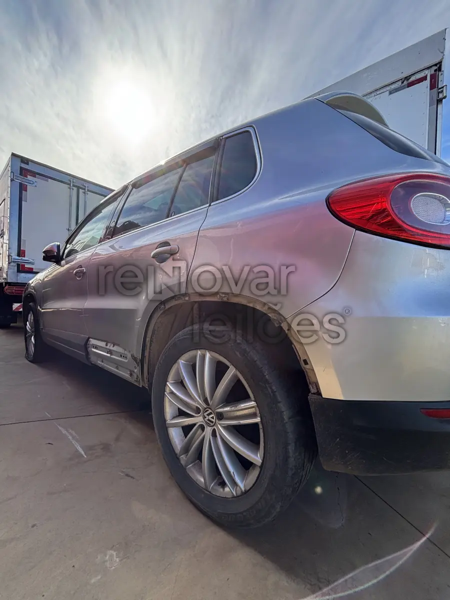 LOTE 002 - VEÍCULO I/VW TIGUAN S.0 TSI, COR PRATA, 2011/2011