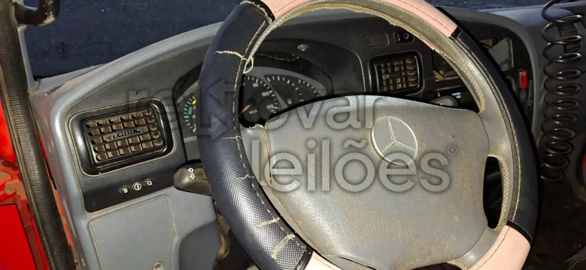 LOTE 012 - M. BENZ 915C ACELLO - ANO 2009/2009 - CRESOL ESSÊNCIA - DEPOSITADO EM SANTO CRISTO/RS