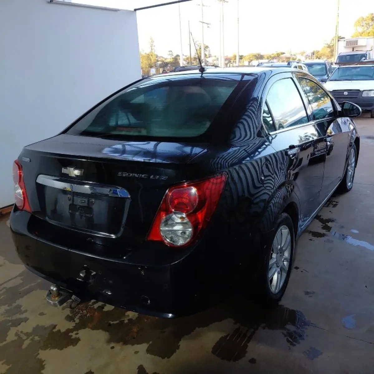 LOTE 005 - CHEVROLET SONIC LTZ NB AT - ANO 2013/2013 - COMPLETO -  SICREDI INTERESTADOS - INDÍCIO  DE SINISTRO E PASSAGEM POR LEILÃO