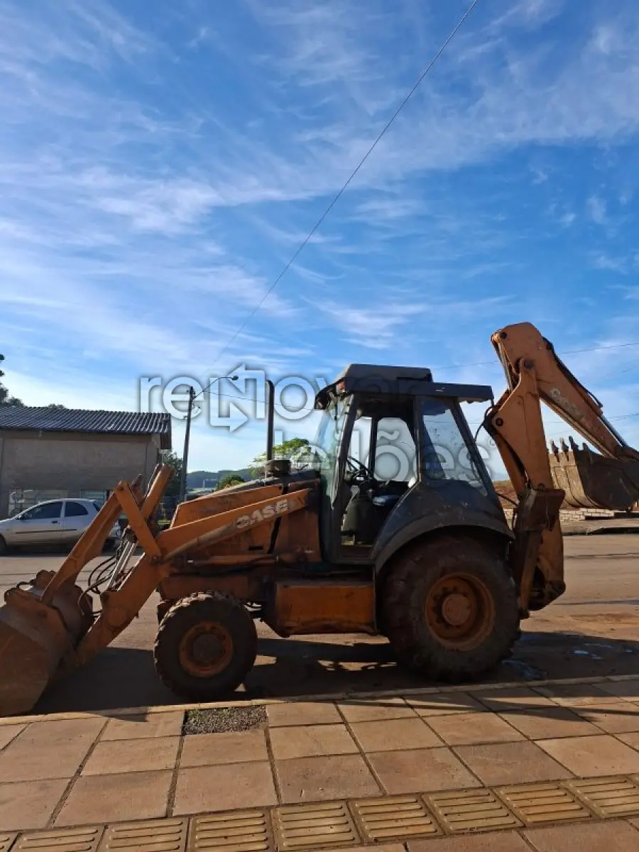 LOTE 003 - RETROESCAVADEIRA CASE, MODELO 580M