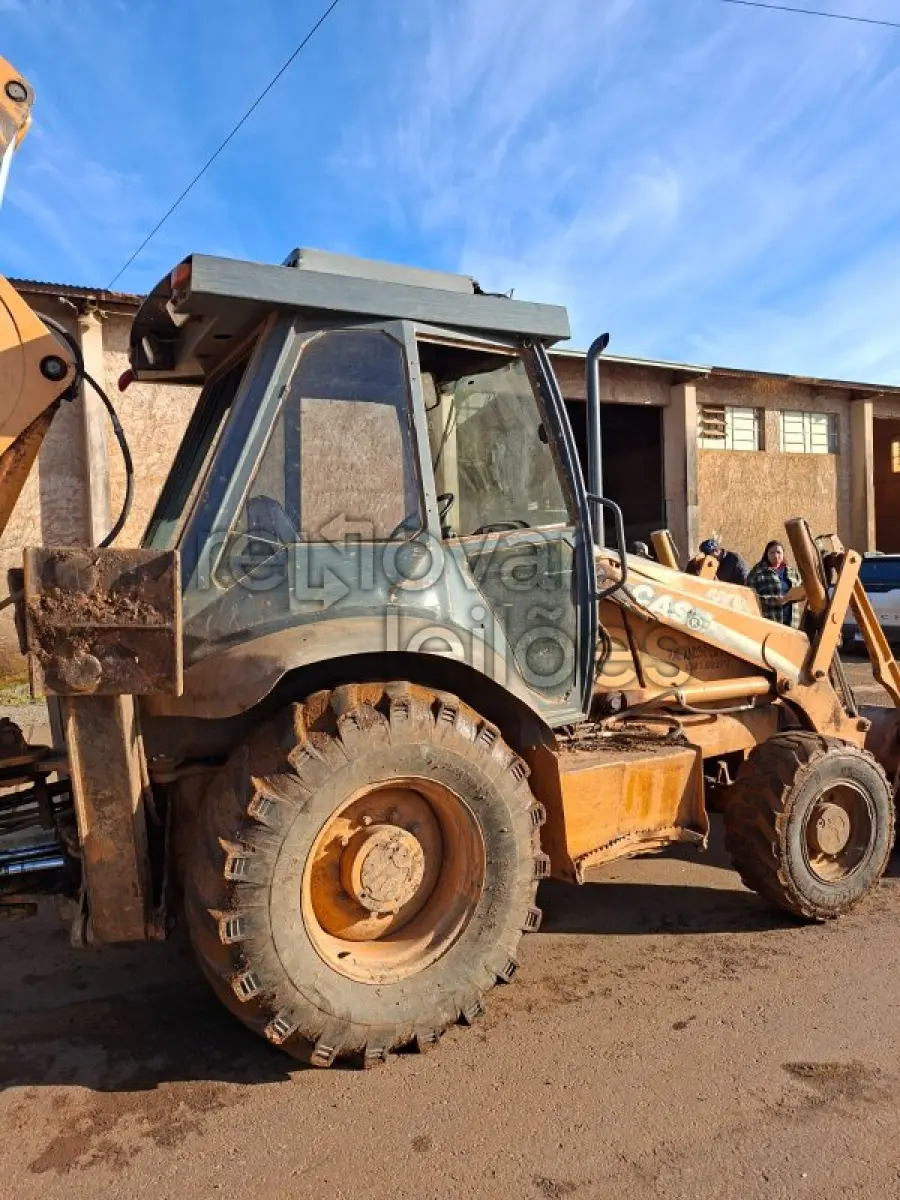 LOTE 003 - RETROESCAVADEIRA CASE, MODELO 580M