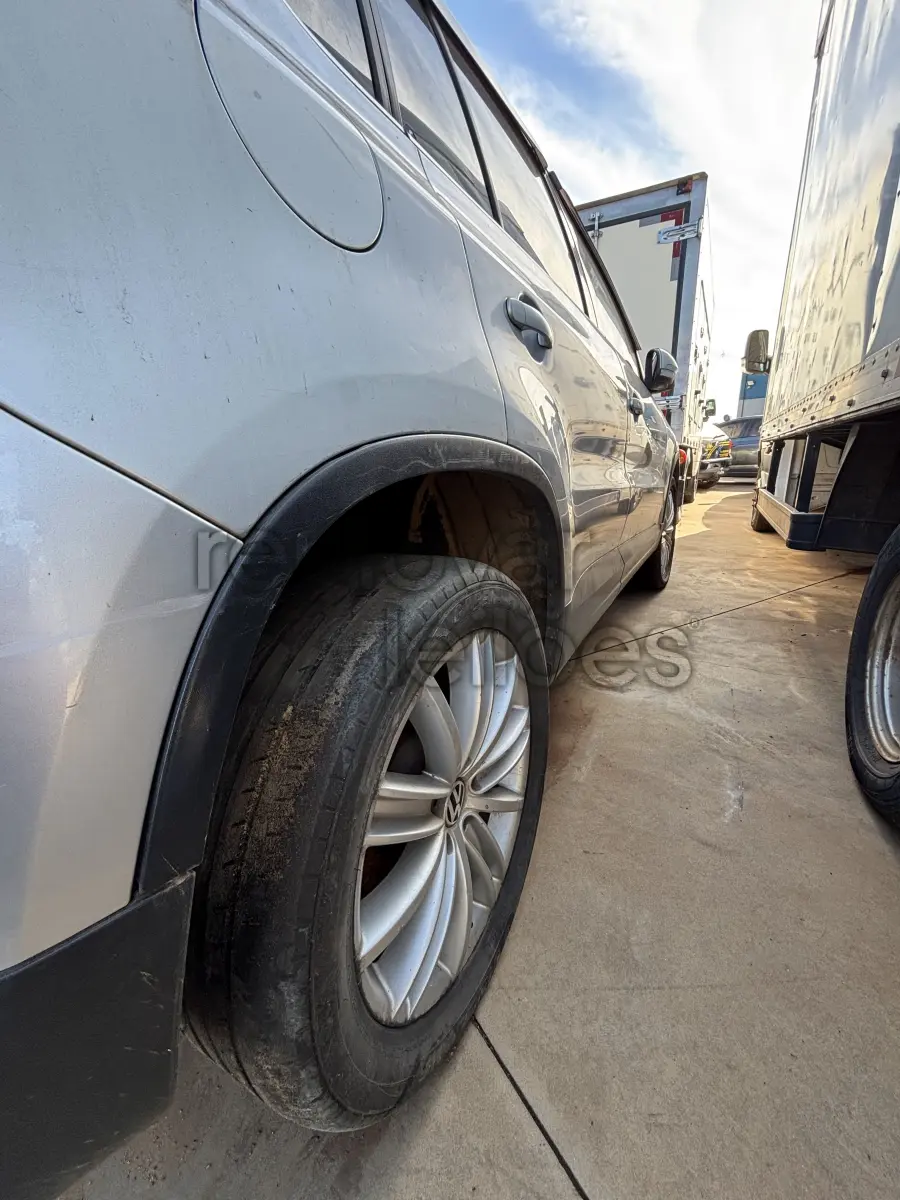 LOTE 002 - VEÍCULO I/VW TIGUAN S.0 TSI, COR PRATA, 2011/2011