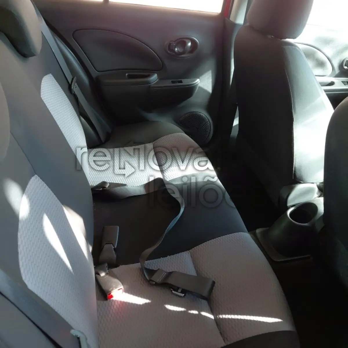 LOTE 065 - NISSAN MARCH 10S FLEX - ANO 2013/2014 - COMPLETO - VIA CERTA