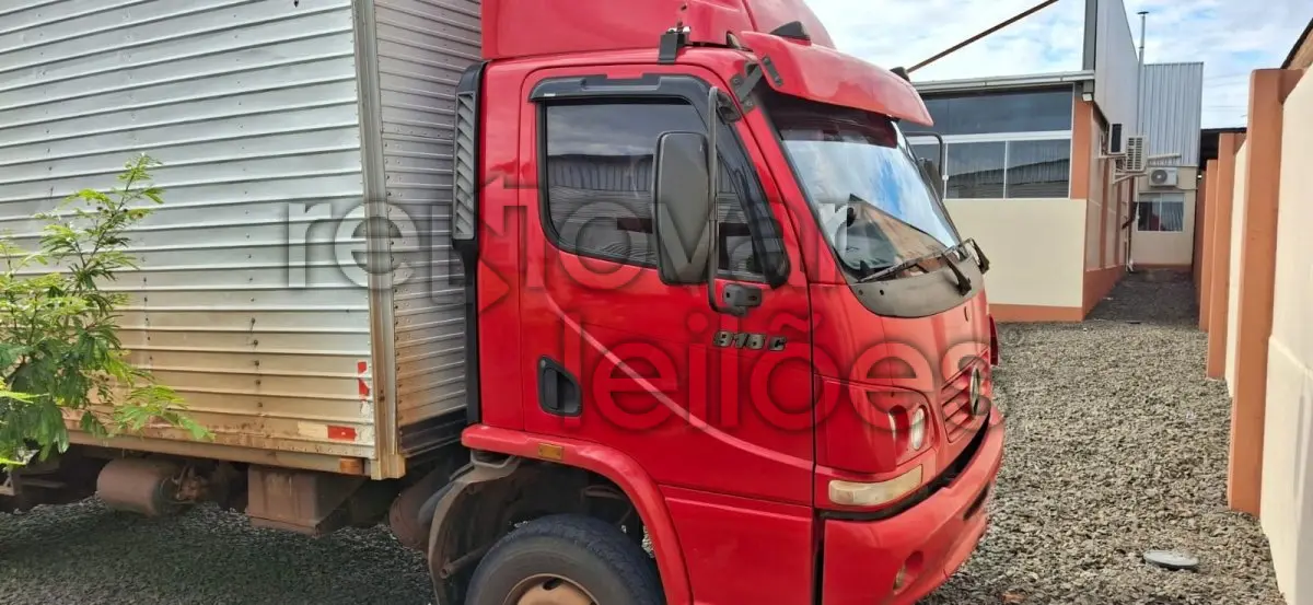 LOTE 012 - M. BENZ 915C ACELLO - ANO 2009/2009 - CRESOL ESSÊNCIA - DEPOSITADO EM SANTO CRISTO/RS