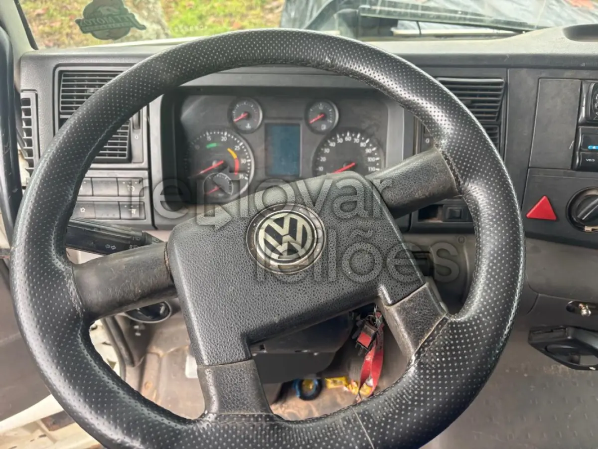 LOTE 047 - VOLKSWAGEN 24.280 6X2 ANO 2013/2013 - SICOOB NOVA TRENTO - DEPOSITADO EM NOVA TRENTO/SC