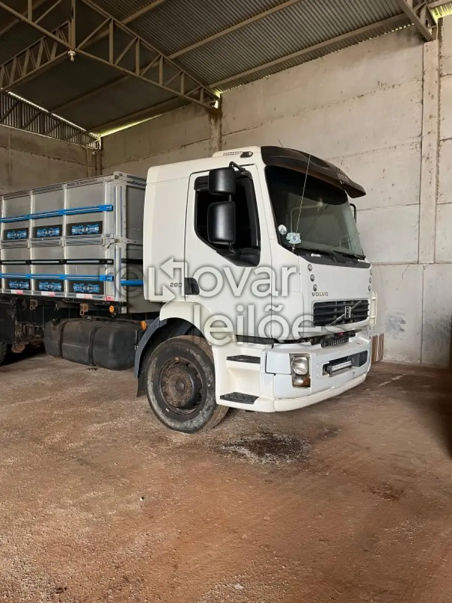 LOTE 028 - VOLVO/VM 260 - ANO 2011/2011 - SICREDI SEMENTES DO SUL - DEPOSITADO EM ESPUMOSO/RS