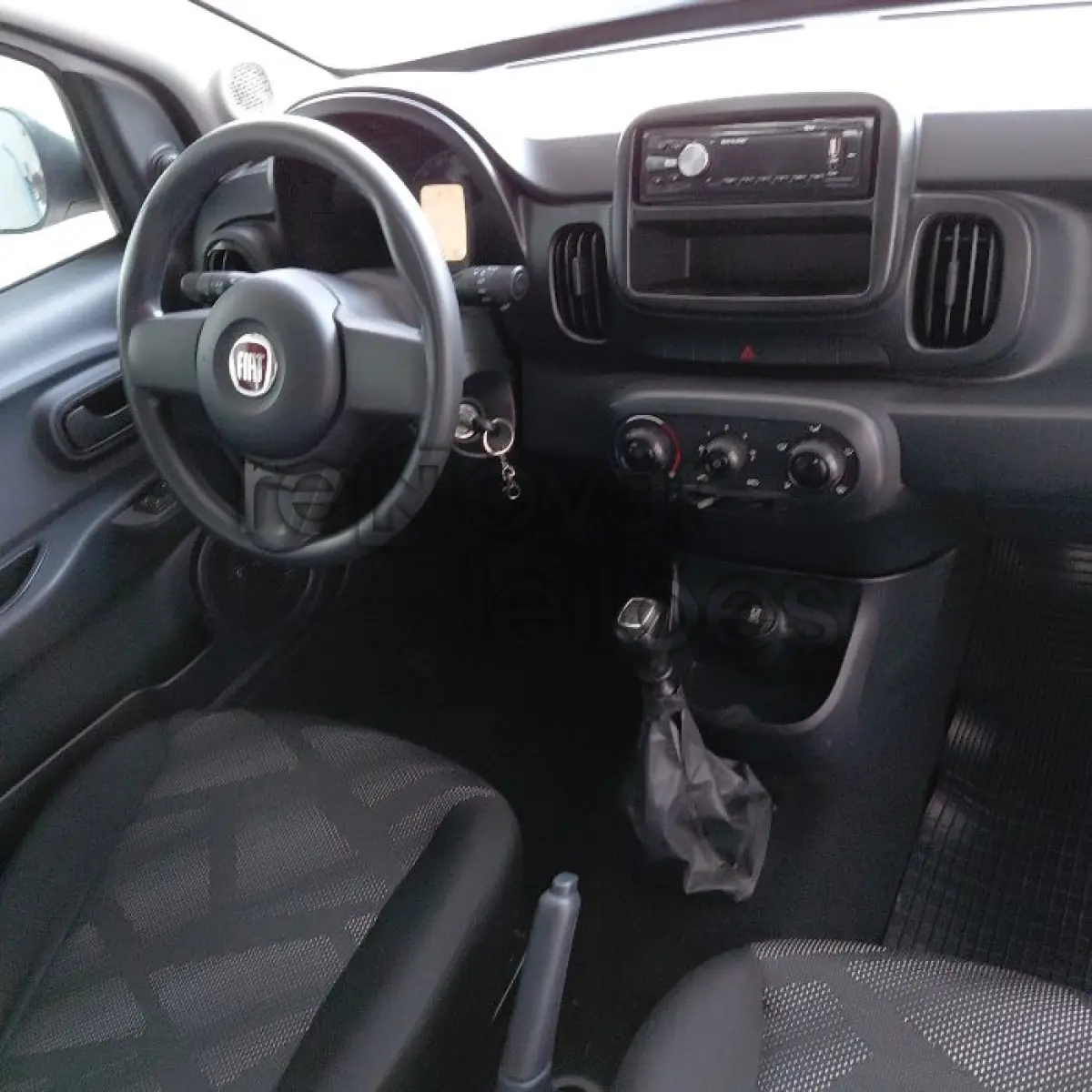 LOTE 037 - FIAT MOBI EASY ON - ANO 2017/2017 - COMPLETO - SICREDI PIONEIRA