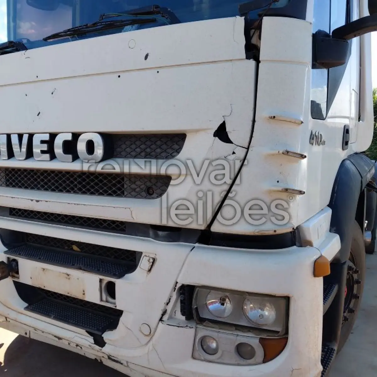 LOTE 083 - IVECO STRALIS 490S41T - ANO 2010/2010 - SICREDI UNIÃO - RECUPERADO DE SINISTRO