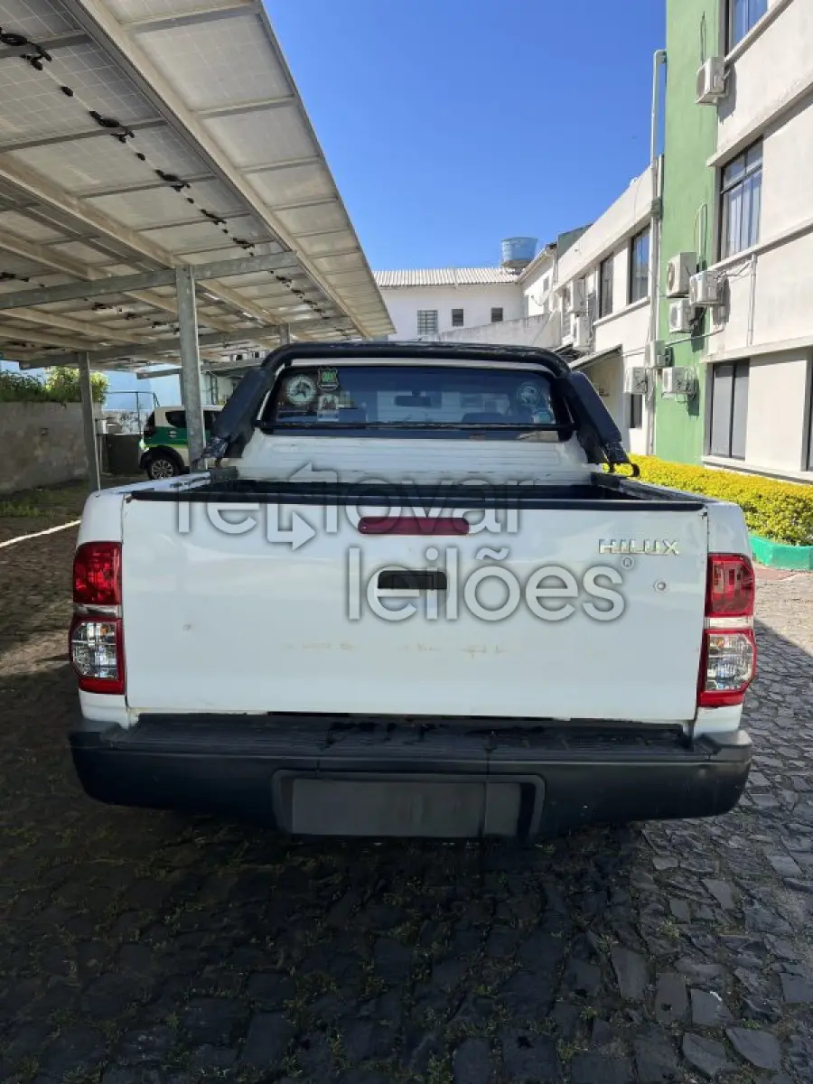 LOTE 004 - TOYOTA/HILUX - ANO 2015/2015 - COMPLETO - UNICRED PROSPERAR - DEPOSITADO EM SANTANA DO LIVRAMENTO/RS