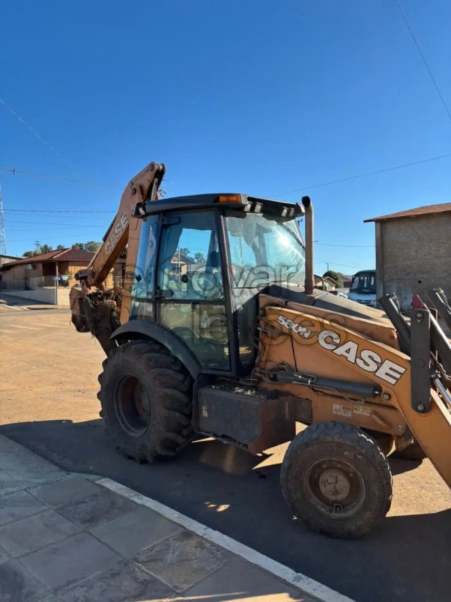 LOTE 016 - RETROESCAVADEIRA CASE, MODELO 580N, ANO 2018, 4X4