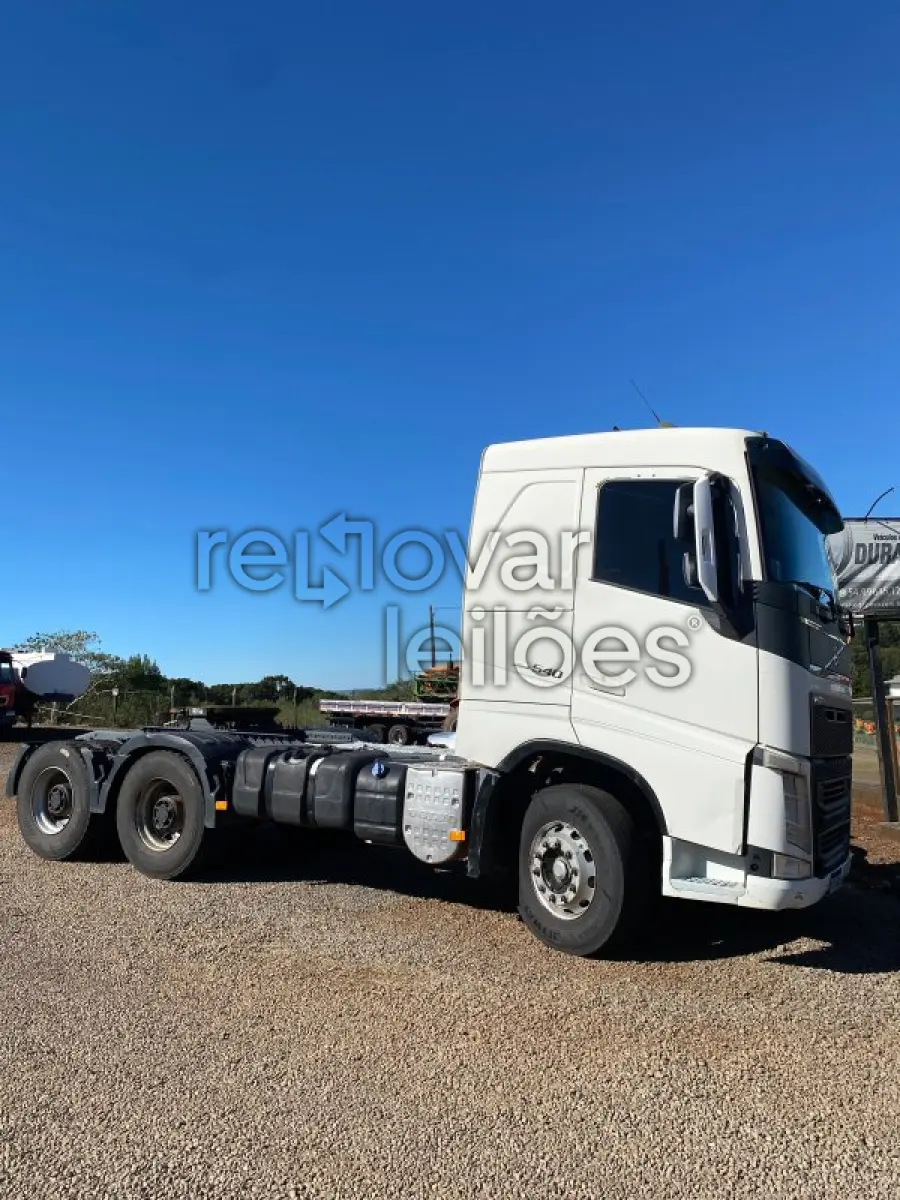 LOTE 026 - VOLVO/FH 540 6X4T - ANO 2017/2018 - SICREDI ALTOS DA SERRA - DEPOSITADO EM TAPEJARA/RS