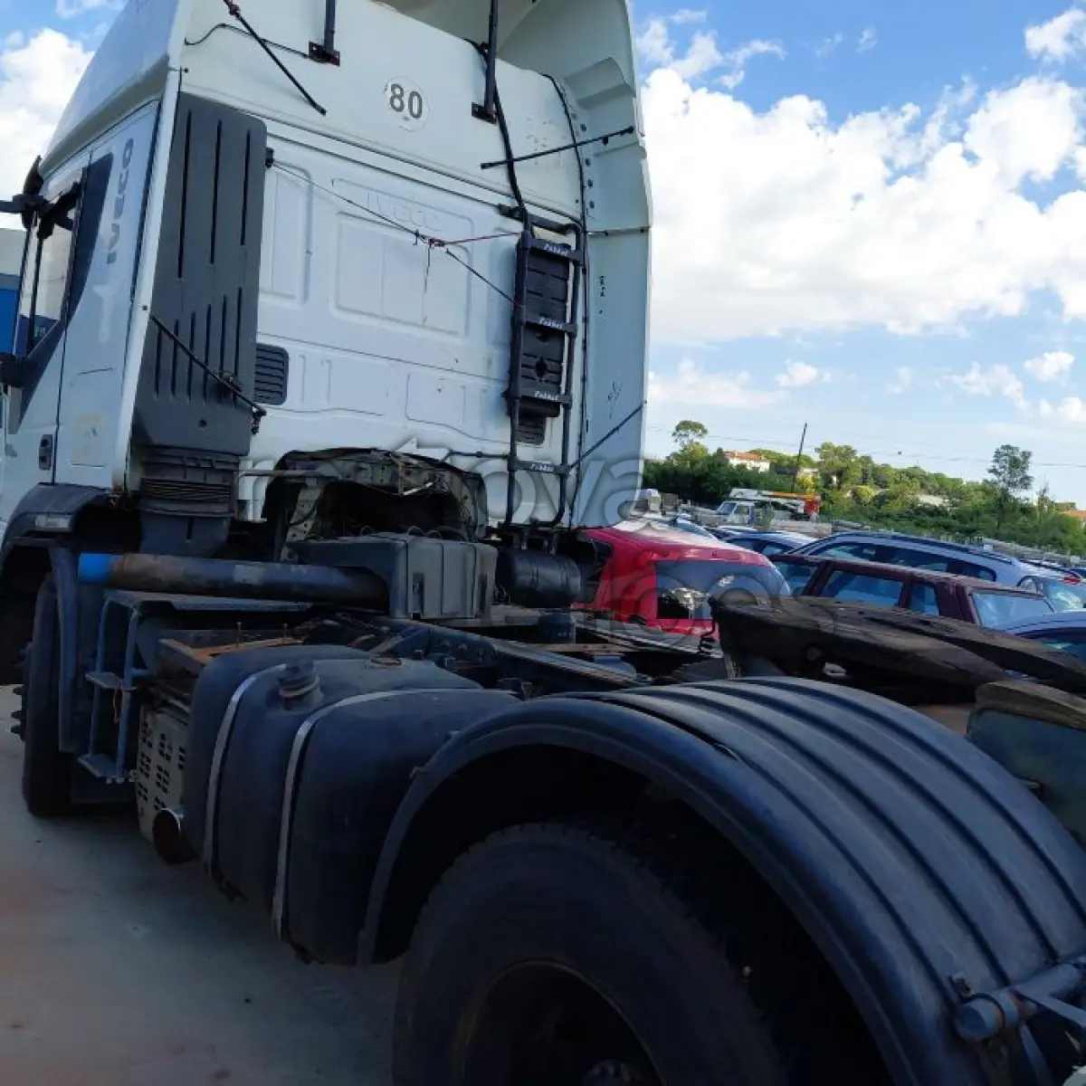 LOTE 083 - IVECO STRALIS 490S41T - ANO 2010/2010 - SICREDI UNIÃO - RECUPERADO DE SINISTRO