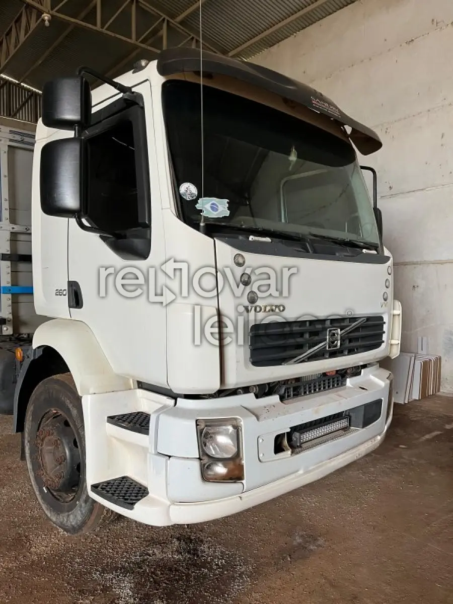 LOTE 028 - VOLVO/VM 260 - ANO 2011/2011 - SICREDI SEMENTES DO SUL - DEPOSITADO EM ESPUMOSO/RS