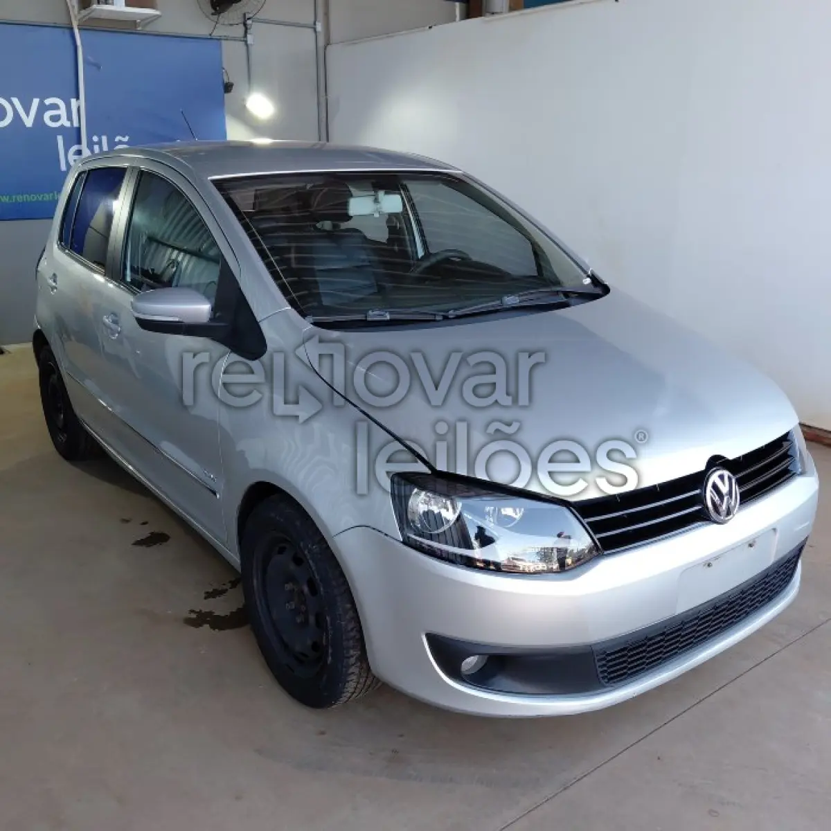 LOTE 029 - VOLKSWAGEN FOX 16 PRIME GII - ANO 2010/2011 - COMPLETO - SICREDI RAIZES - INDÍCIO DE SINISTRO E PASSAGEM POR LEILÃO