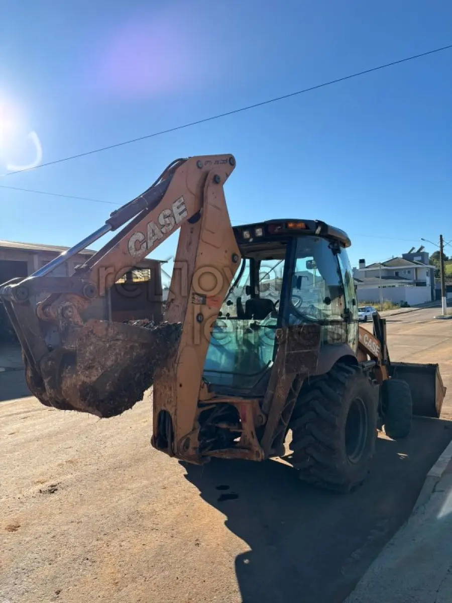 LOTE 016 - RETROESCAVADEIRA CASE, MODELO 580N, ANO 2018, 4X4