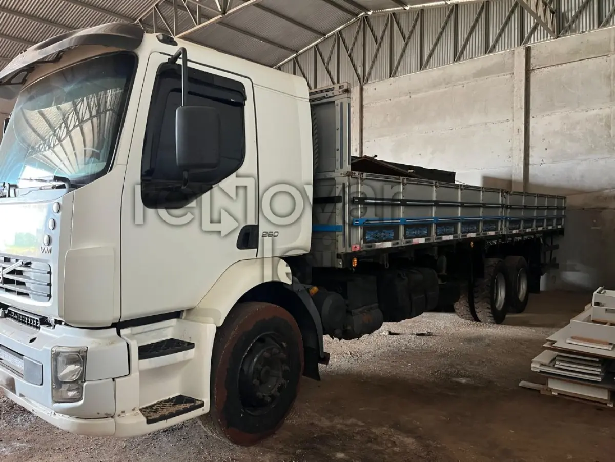 LOTE 028 - VOLVO/VM 260 - ANO 2011/2011 - SICREDI SEMENTES DO SUL - DEPOSITADO EM ESPUMOSO/RS