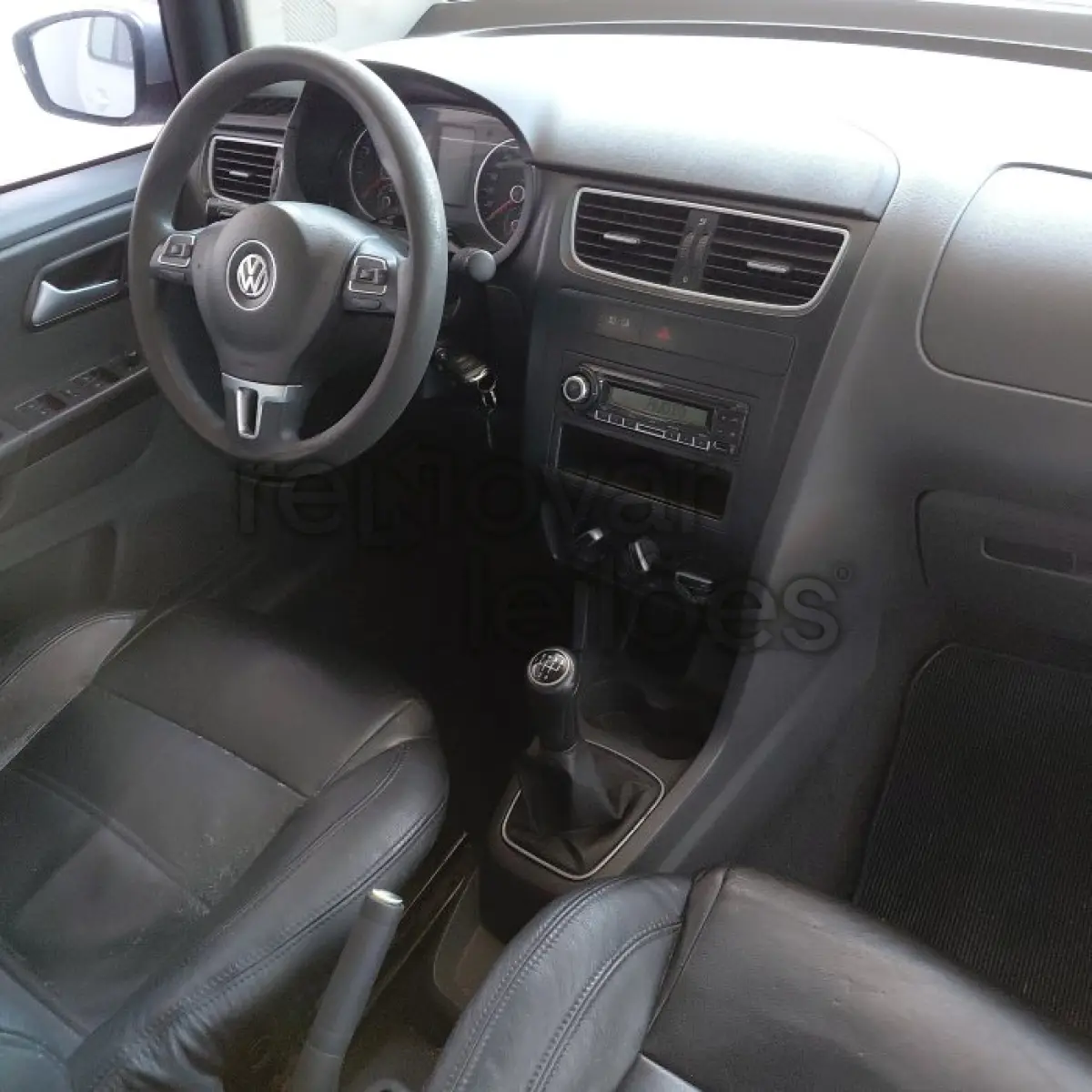 LOTE 029 - VOLKSWAGEN FOX 16 PRIME GII - ANO 2010/2011 - COMPLETO - SICREDI RAIZES - INDÍCIO DE SINISTRO E PASSAGEM POR LEILÃO