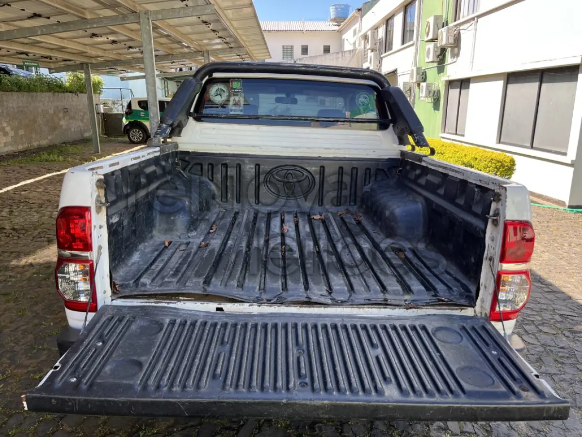 LOTE 004 - TOYOTA/HILUX - ANO 2015/2015 - COMPLETO - UNICRED PROSPERAR - DEPOSITADO EM SANTANA DO LIVRAMENTO/RS