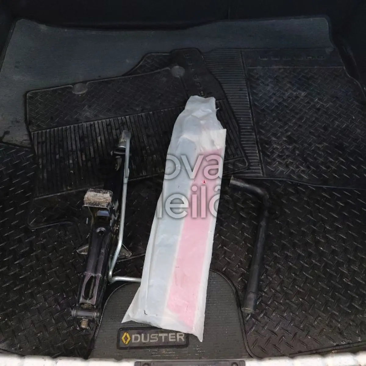 LOTE 013 - RENAULT DUSTER 20 D 4X2A - ANO 2012/2013 - COMPLETO - SICREDI INTERESTADOS