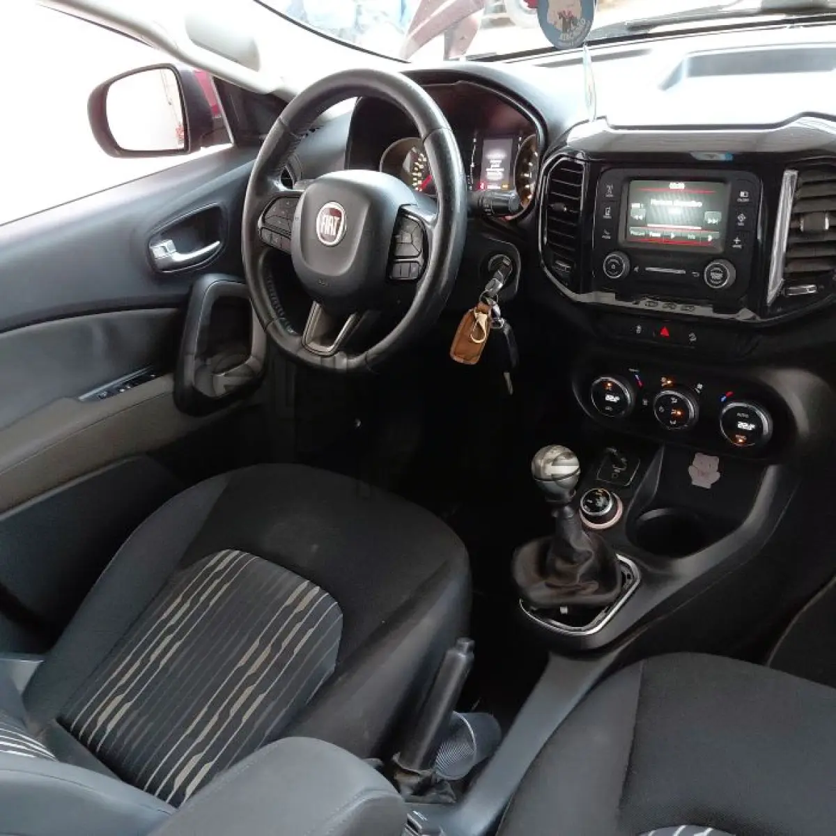 LOTE 040 - FIAT TORO FREEDOM MT D4 - ANO 2017/2018 - COMPLETO - SICREDI ESSENCIA