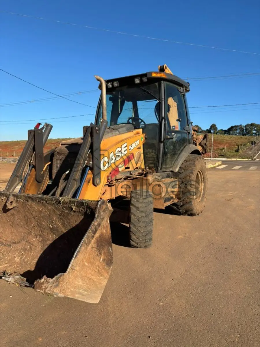 LOTE 016 - RETROESCAVADEIRA CASE, MODELO 580N, ANO 2018, 4X4