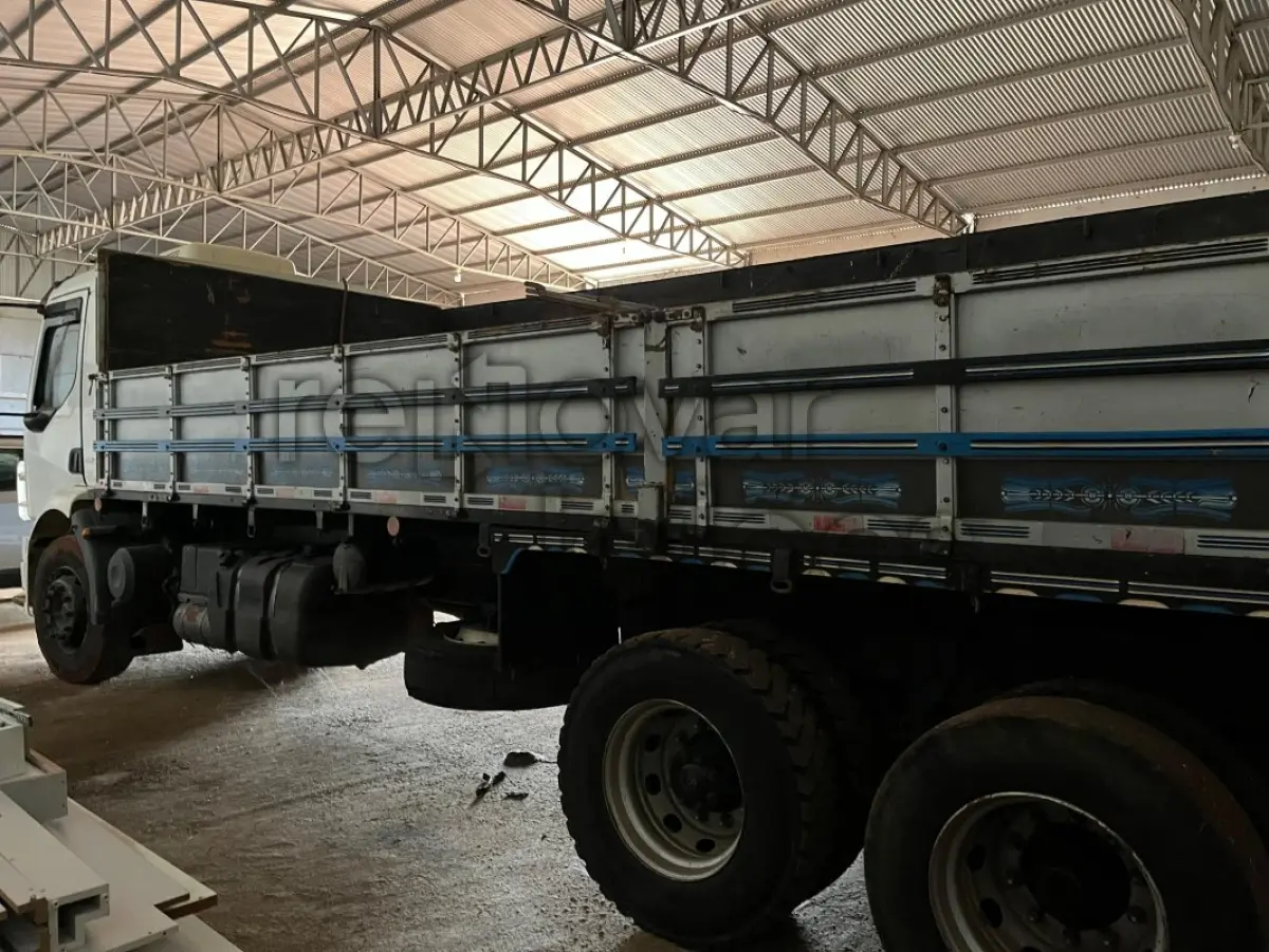 LOTE 028 - VOLVO/VM 260 - ANO 2011/2011 - SICREDI SEMENTES DO SUL - DEPOSITADO EM ESPUMOSO/RS