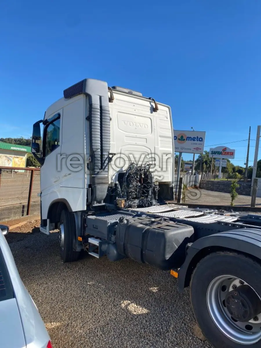 LOTE 026 - VOLVO/FH 540 6X4T - ANO 2017/2018 - SICREDI ALTOS DA SERRA - DEPOSITADO EM TAPEJARA/RS
