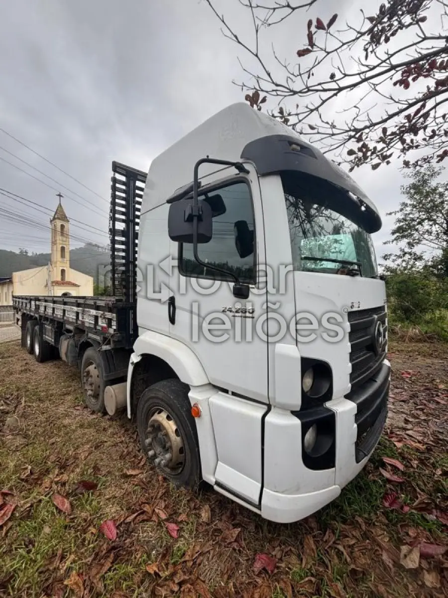 LOTE 047 - VOLKSWAGEN 24.280 6X2 ANO 2013/2013 - SICOOB NOVA TRENTO - DEPOSITADO EM NOVA TRENTO/SC