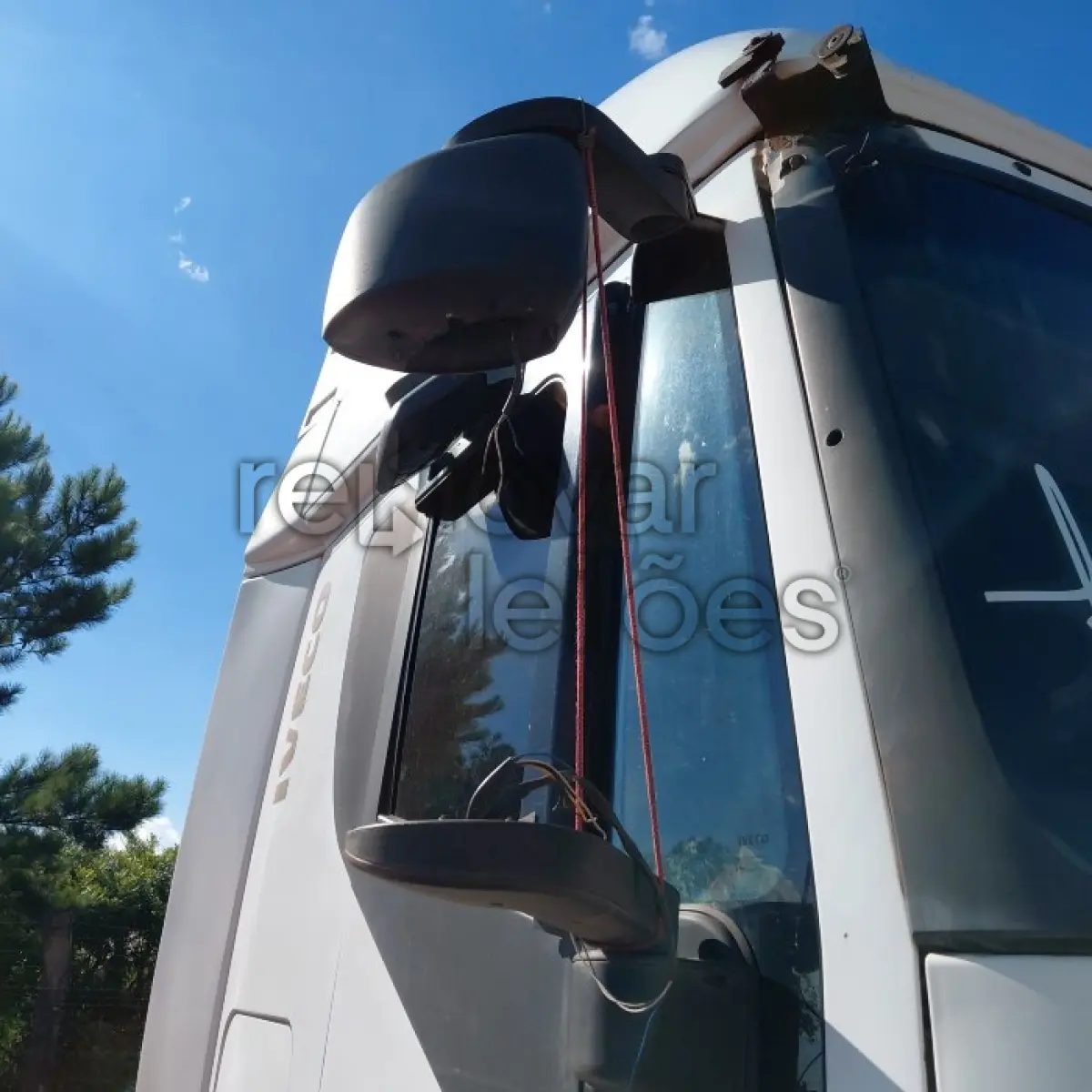 LOTE 083 - IVECO STRALIS 490S41T - ANO 2010/2010 - SICREDI UNIÃO - RECUPERADO DE SINISTRO