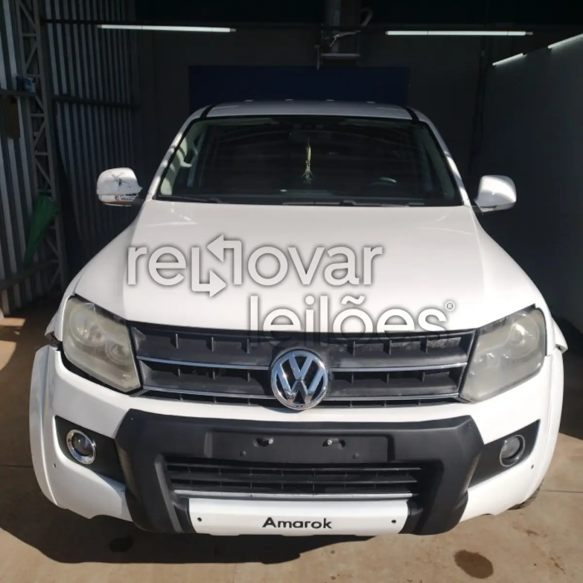 LOTE 069 - VOLKSWAGEN AMAROK CD 4X4 HIGH - ANO 2013/2014 - COMPLETO - SICREDI UNIESTADOS - INDICIO DE SINISTRO E PASSAGEM POR LEILÃO - DEPOSITADO EM SANTO ÂNGELO/RS
