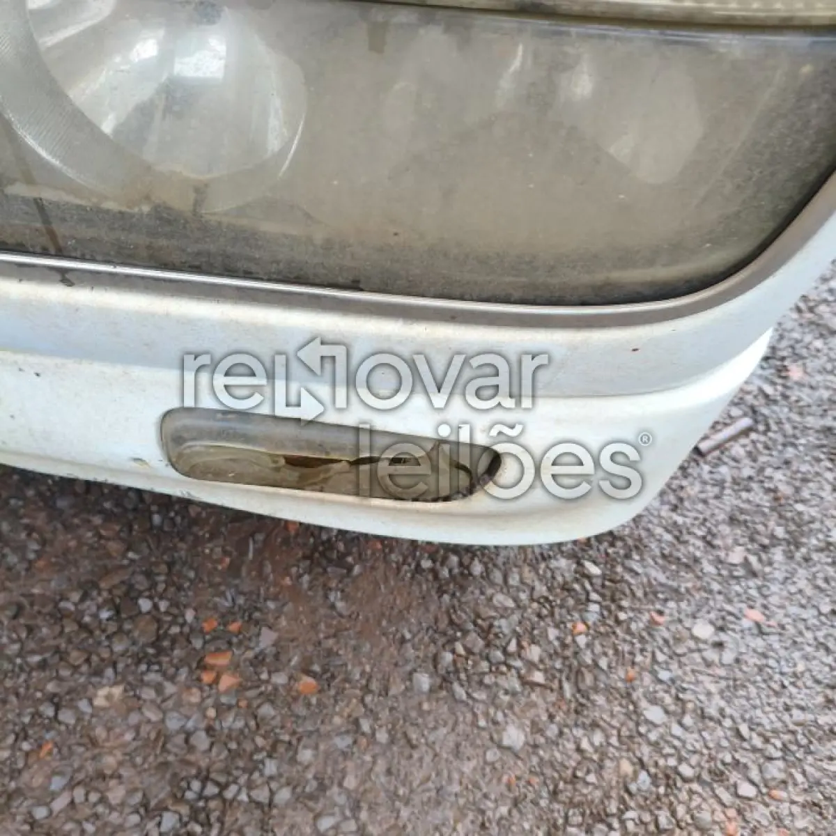 LOTE 013 - MERCEDES BENZ AXOR 2041 S - ANO 2022/2022 - COMPLETO - SICREDI CAMINHO DAS AGUAS - INDICIO DE SINISTRO E PASSAGEM POR LEILÃO - DEPOSITADO EM IJUI/RS